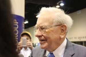 buffett12-tmf Warren buffett adores apple as much as ever